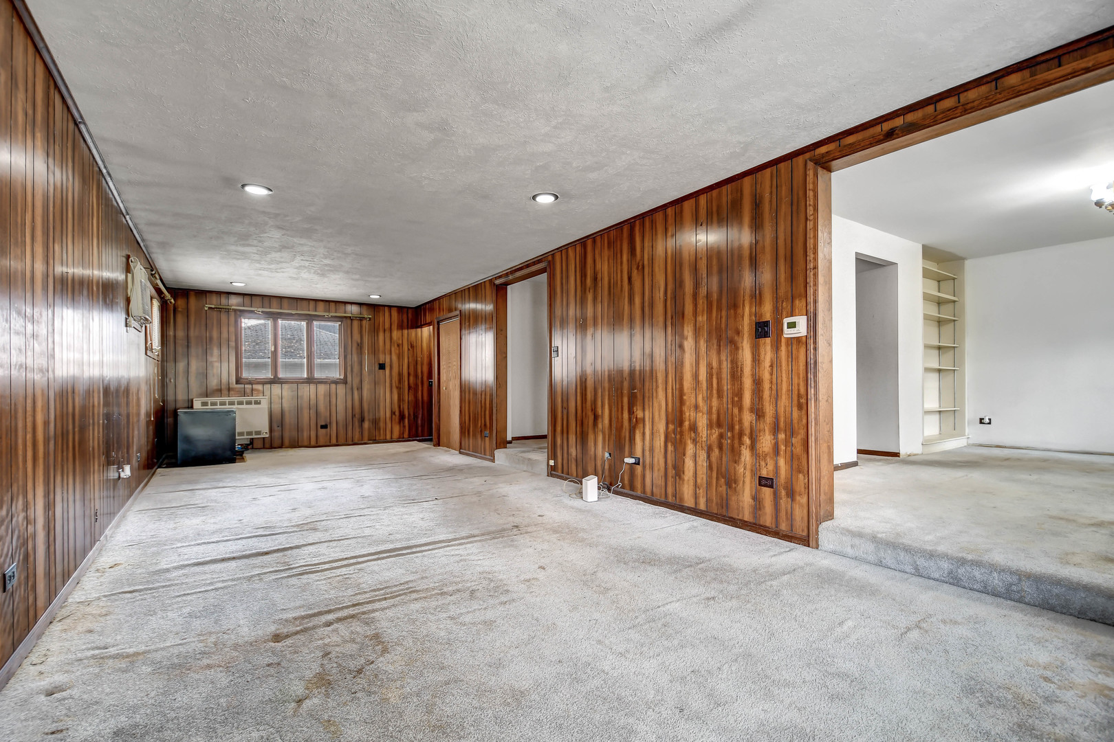 1000 Oneida Street Joliet, IL 60435 - Photo 4 of 21 a view of an empty room