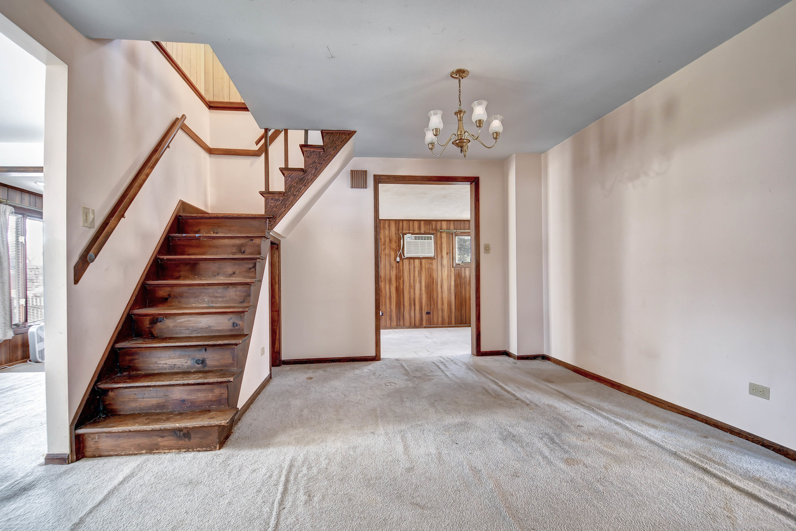 1000 Oneida Street Joliet, IL 60435 - Photo 7 of 21 a view of entryway and hall