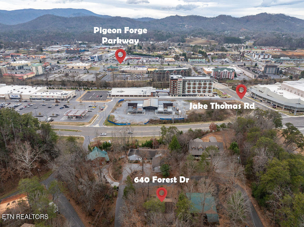 640 Forest Drive Pigeon Forge, TN 37863 - Photo 3 of 35 DJI_20251218113558_0810_D-Edit