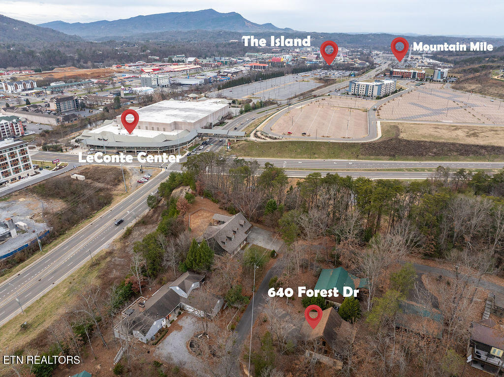 640 Forest Drive Pigeon Forge, TN 37863 - Photo 4 of 35 DJI_20251218113618_0812_D-Edit-2