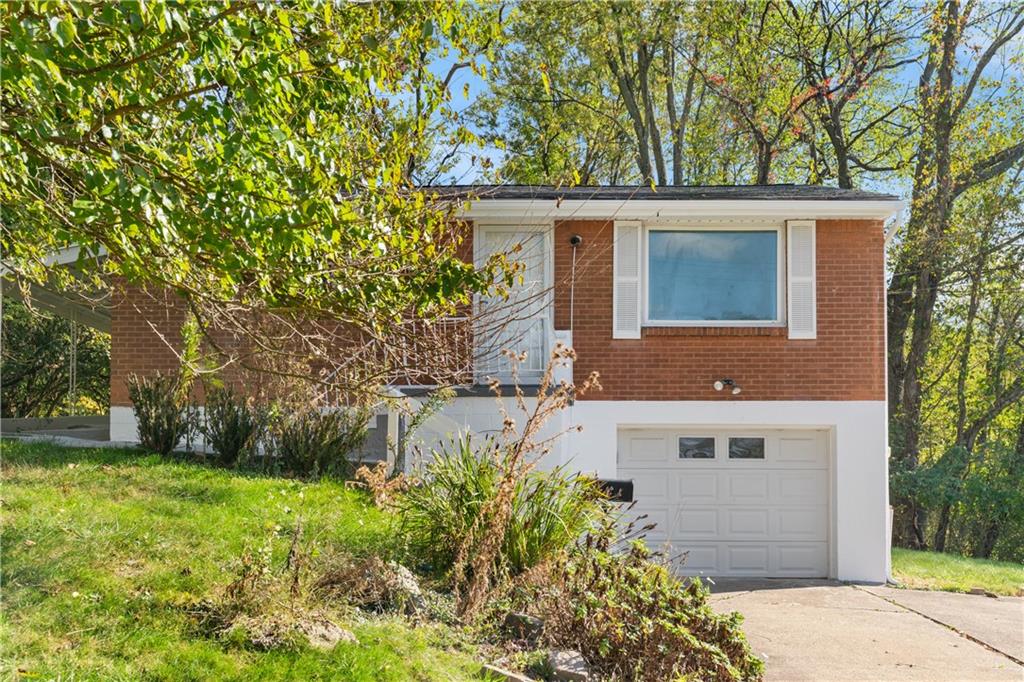 582 Lorraine Road Pittsburgh, PA 15221 - Photo 1 of 25 Gallery Image 1