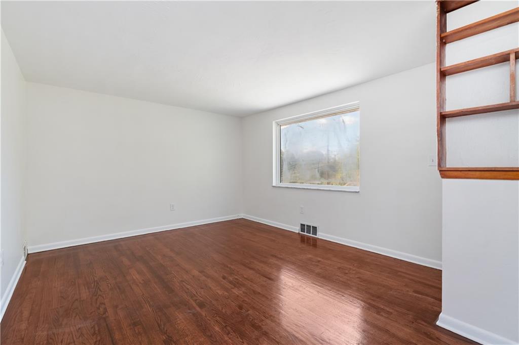 582 Lorraine Road Pittsburgh, PA 15221 - Photo 11 of 25 Gallery Image 11