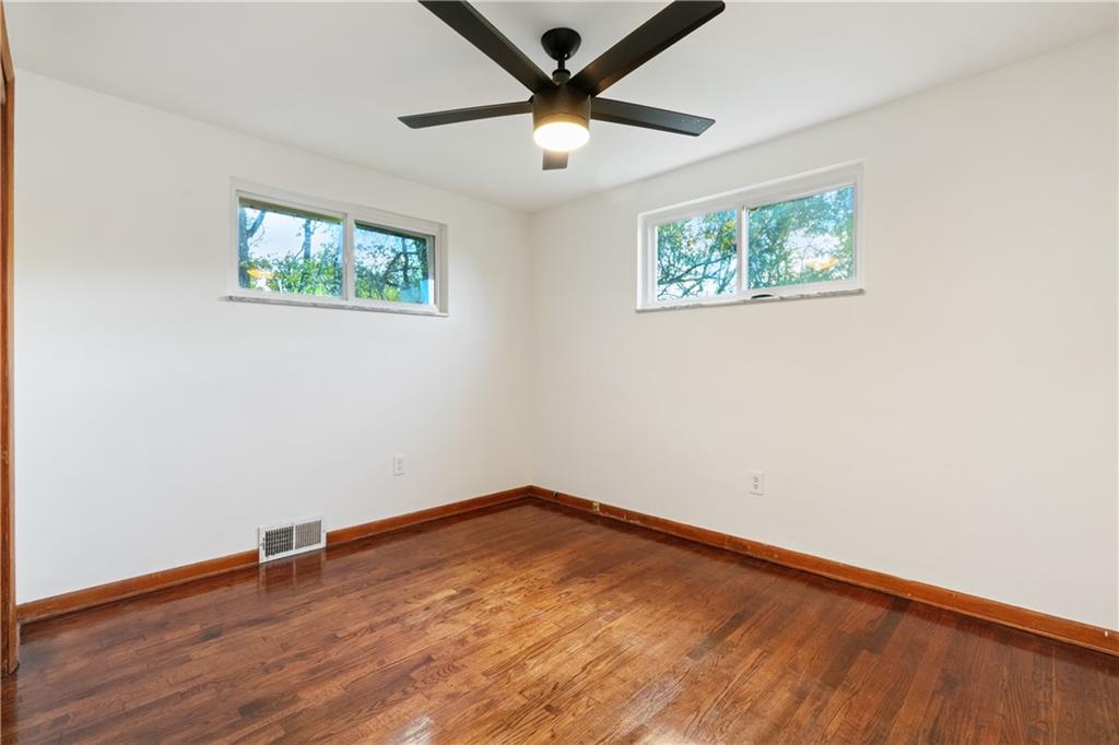 582 Lorraine Road Pittsburgh, PA 15221 - Photo 12 of 25 Gallery Image 12