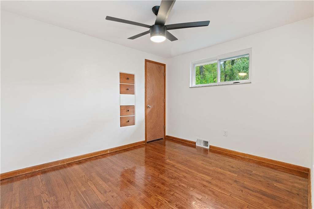 582 Lorraine Road Pittsburgh, PA 15221 - Photo 15 of 25 Gallery Image 15