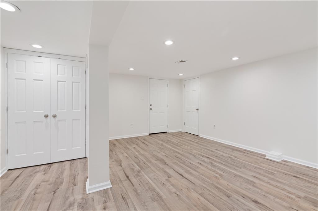 582 Lorraine Road Pittsburgh, PA 15221 - Photo 17 of 25 Gallery Image 17