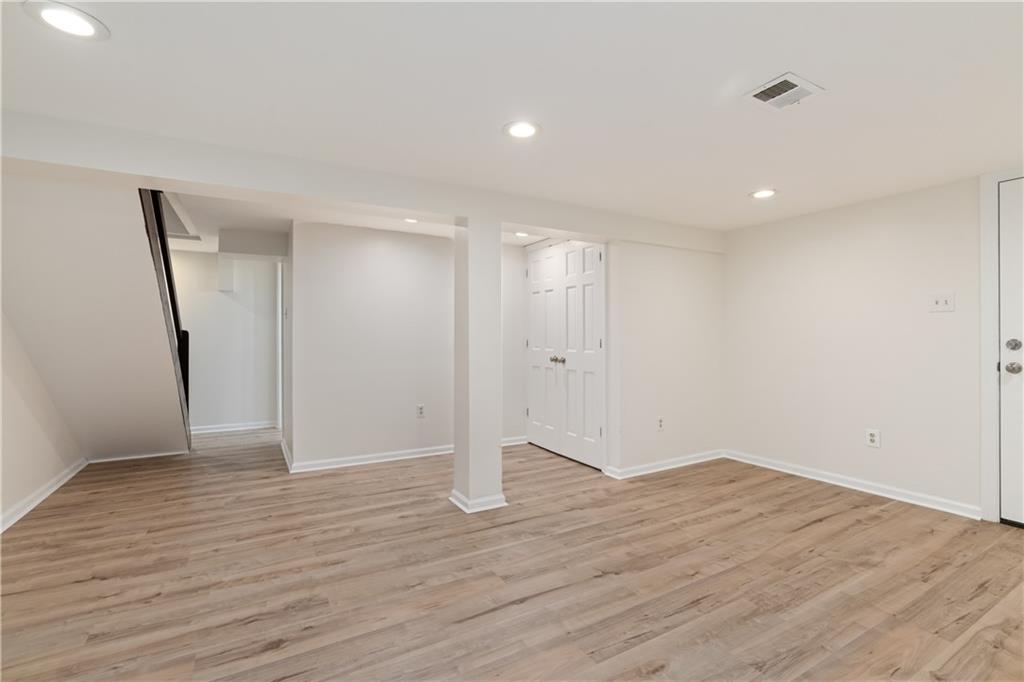 582 Lorraine Road Pittsburgh, PA 15221 - Photo 18 of 25 Gallery Image 18