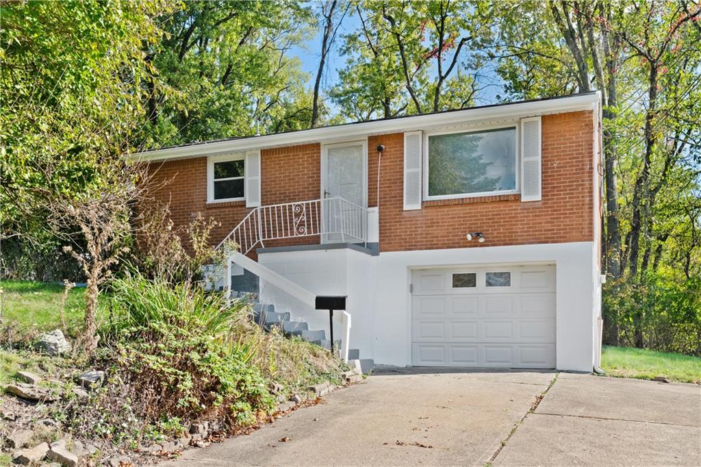 582 Lorraine Road Pittsburgh, PA 15221 - Photo 2 of 25 Gallery Image 2