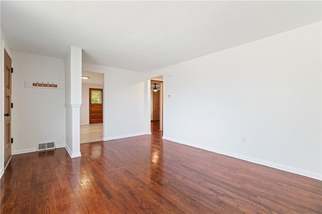 582 Lorraine Road Pittsburgh, PA 15221 - Photo 4 of 25 Gallery Image 4