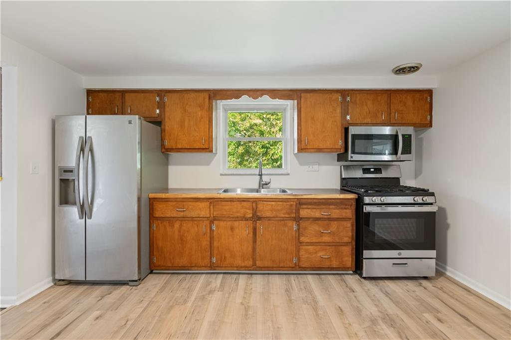 582 Lorraine Road Pittsburgh, PA 15221 - Photo 7 of 25 Gallery Image 7