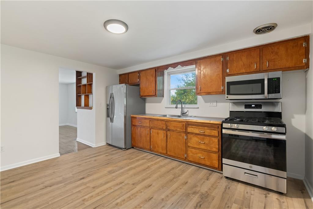 582 Lorraine Road Pittsburgh, PA 15221 - Photo 8 of 25 Gallery Image 8