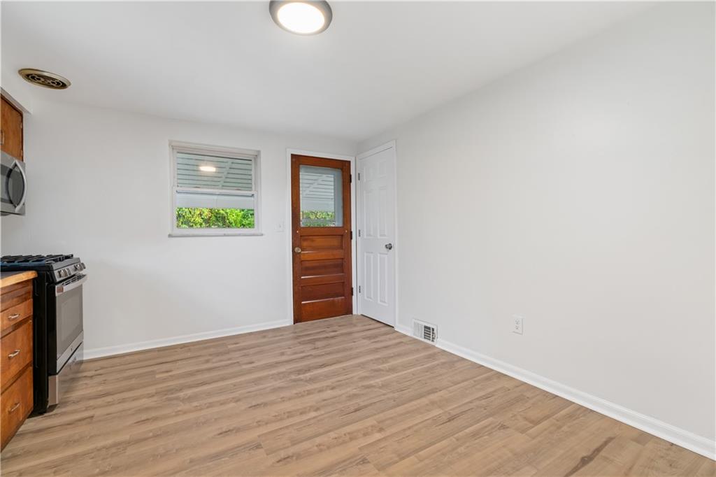 582 Lorraine Road Pittsburgh, PA 15221 - Photo 9 of 25 Gallery Image 9