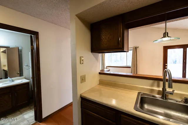 $179,900 | 208 Yorktown Drive, Halfmoon, NY 12065