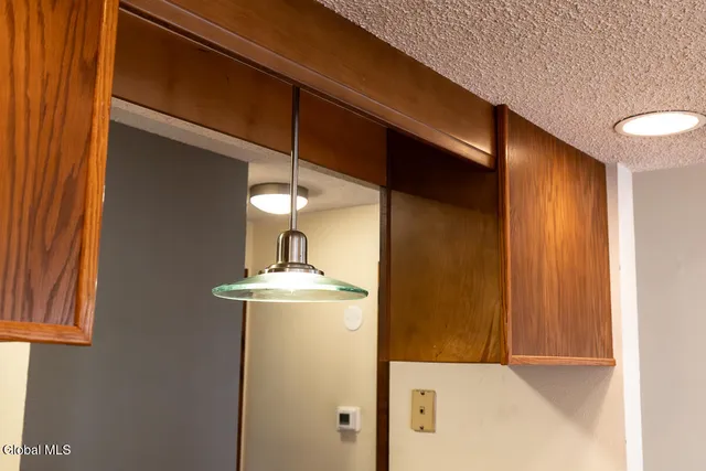 $179,900 | 208 Yorktown Drive, Halfmoon, NY 12065