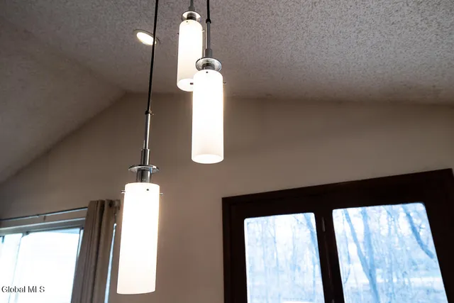 $179,900 | 208 Yorktown Drive, Halfmoon, NY 12065