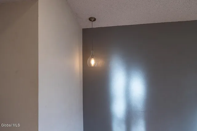 $179,900 | 208 Yorktown Drive, Halfmoon, NY 12065