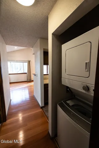 $179,900 | 208 Yorktown Drive, Halfmoon, NY 12065