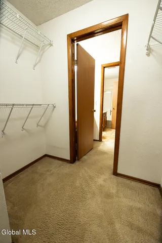 $179,900 | 208 Yorktown Drive, Halfmoon, NY 12065