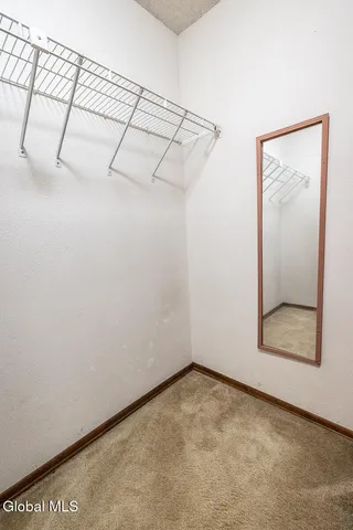 $179,900 | 208 Yorktown Drive, Halfmoon, NY 12065