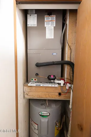 $179,900 | 208 Yorktown Drive, Halfmoon, NY 12065