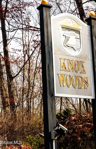 $179,900 | 208 Yorktown Drive, Halfmoon, NY 12065