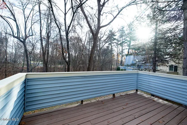 $179,900 | 208 Yorktown Drive, Halfmoon, NY 12065