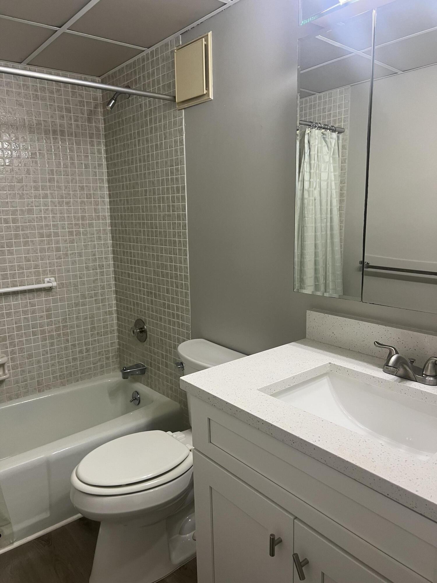 5373 Southeast Miles Grant Road, Unit 102 Stuart, FL 34997 - Photo 12 of 87 Second bath