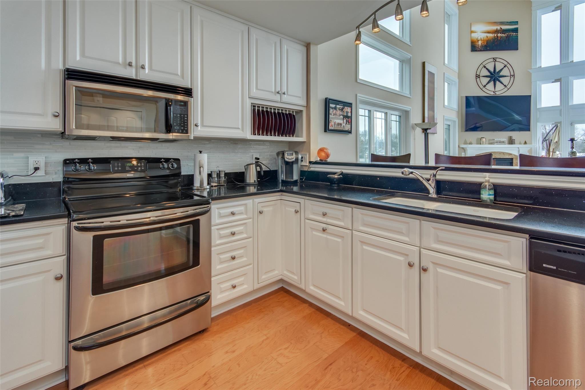 3175 Janea Rue Boulevard Monroe, MI 48162 - Photo 6 of 31 DSC_2441enf.jpg