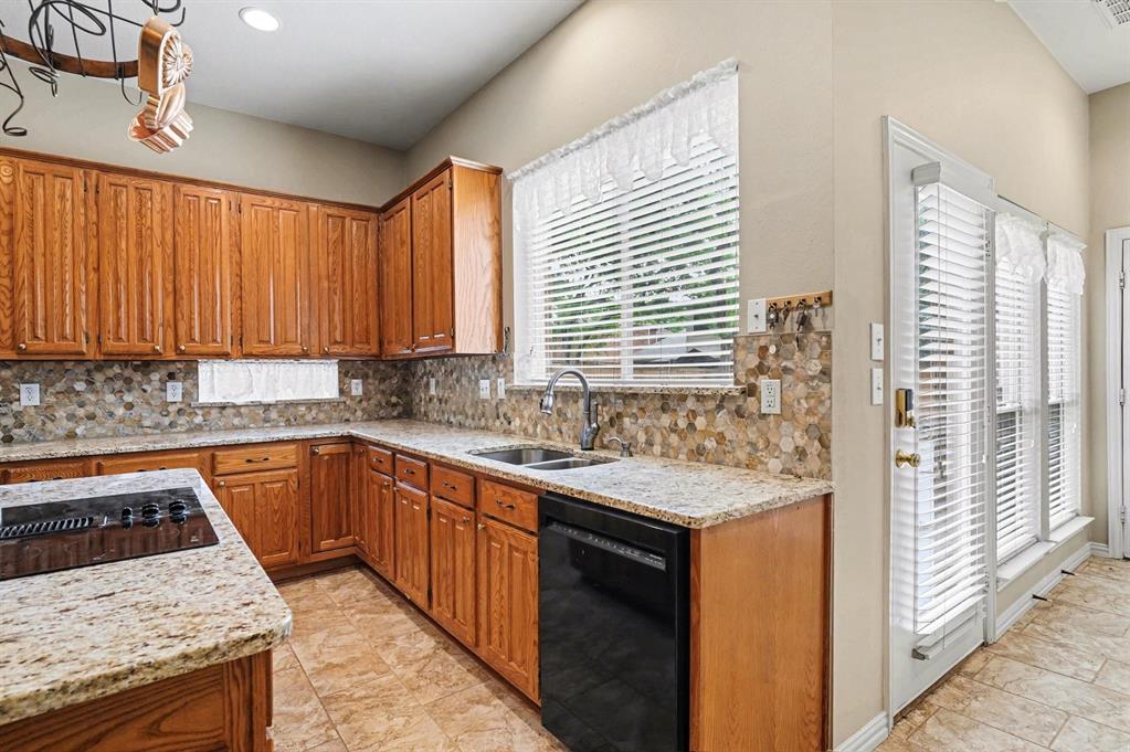 1304 Pheasant Run Crowley, TX 76036 - Photo 11 of 38