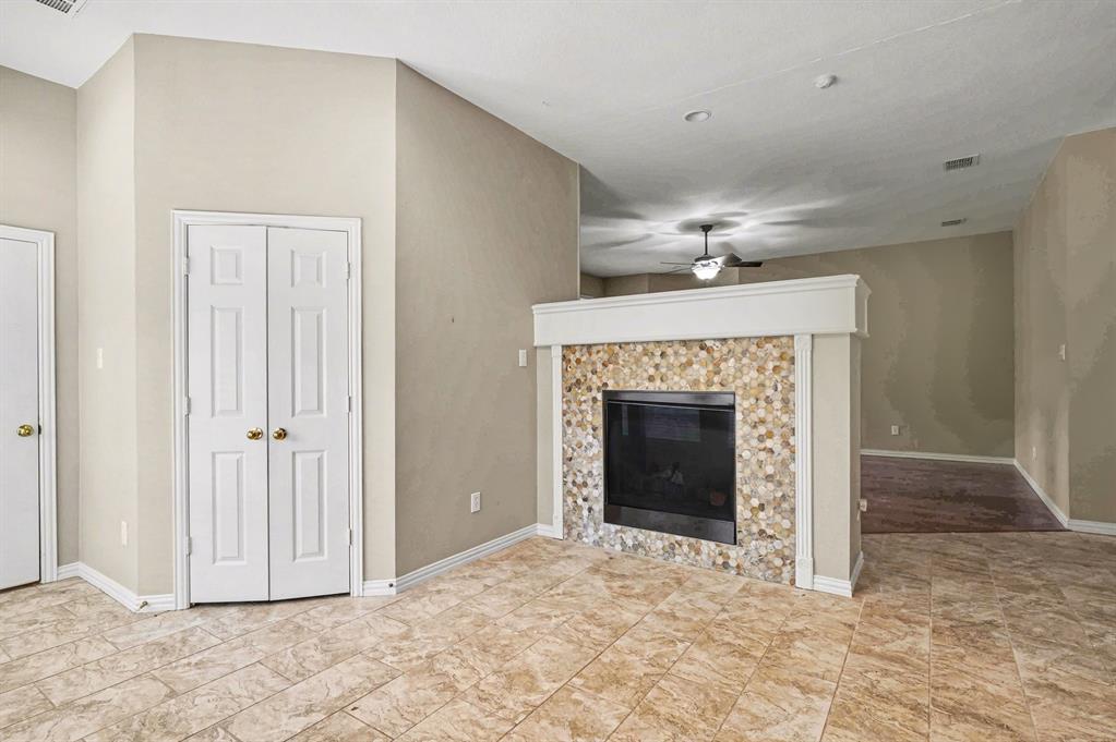 1304 Pheasant Run Crowley, TX 76036 - Photo 15 of 38
