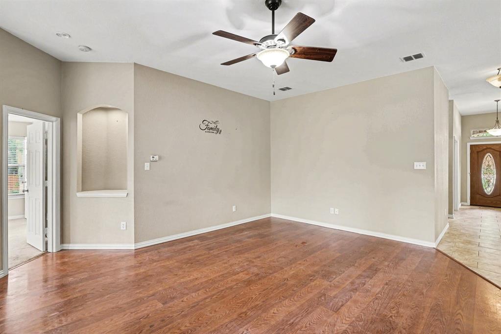 1304 Pheasant Run Crowley, TX 76036 - Photo 18 of 38
