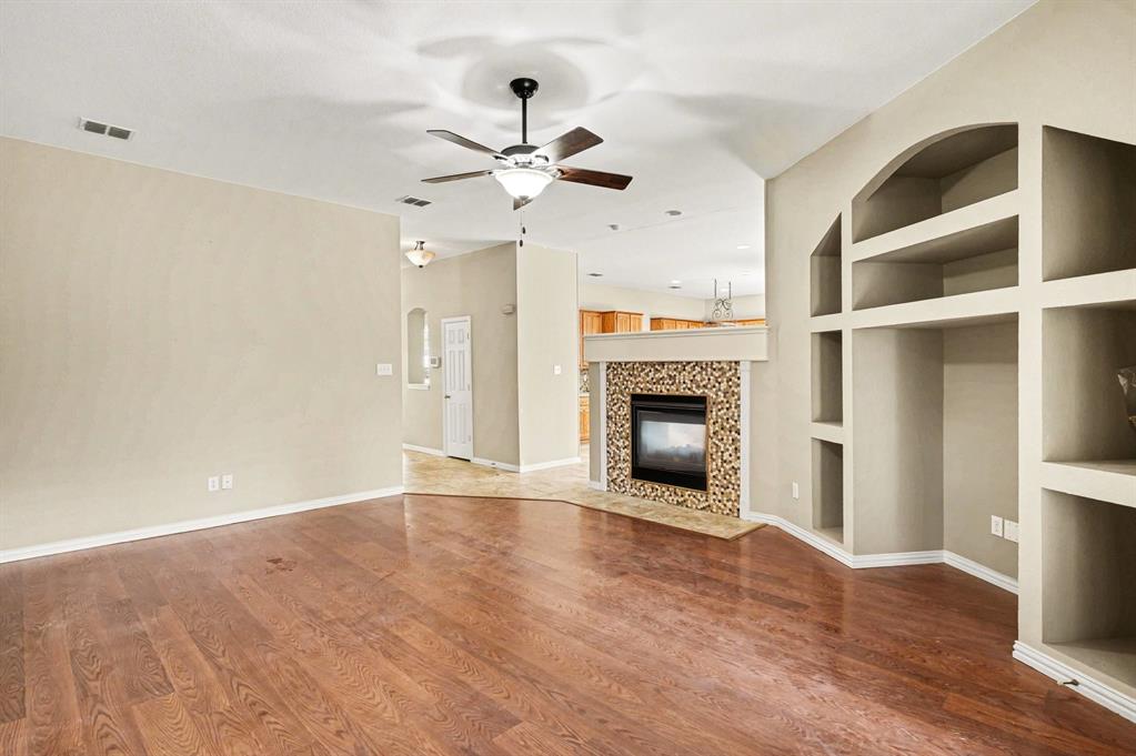 1304 Pheasant Run Crowley, TX 76036 - Photo 20 of 38
