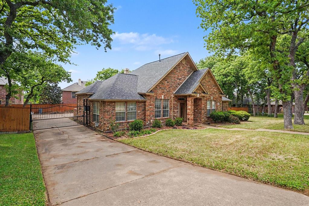 1304 Pheasant Run Crowley, TX 76036 - Photo 3 of 38