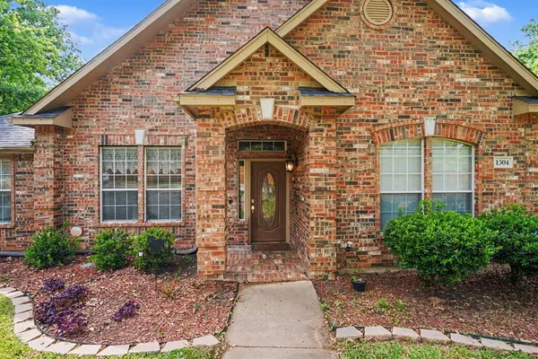 $385,000 | 1304 Pheasant Run, Crowley, TX 76036