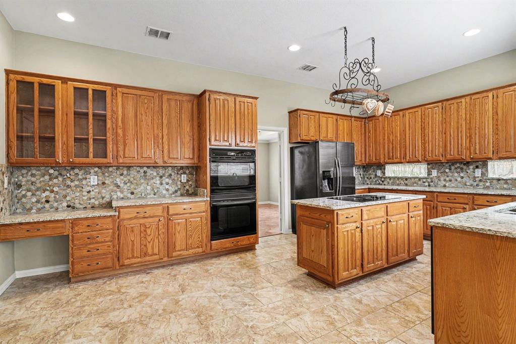 1304 Pheasant Run Crowley, TX 76036 - Photo 10 of 38