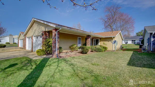 $379,000 | 370 B Duranta Plaza, Monroe Township, NJ 08831