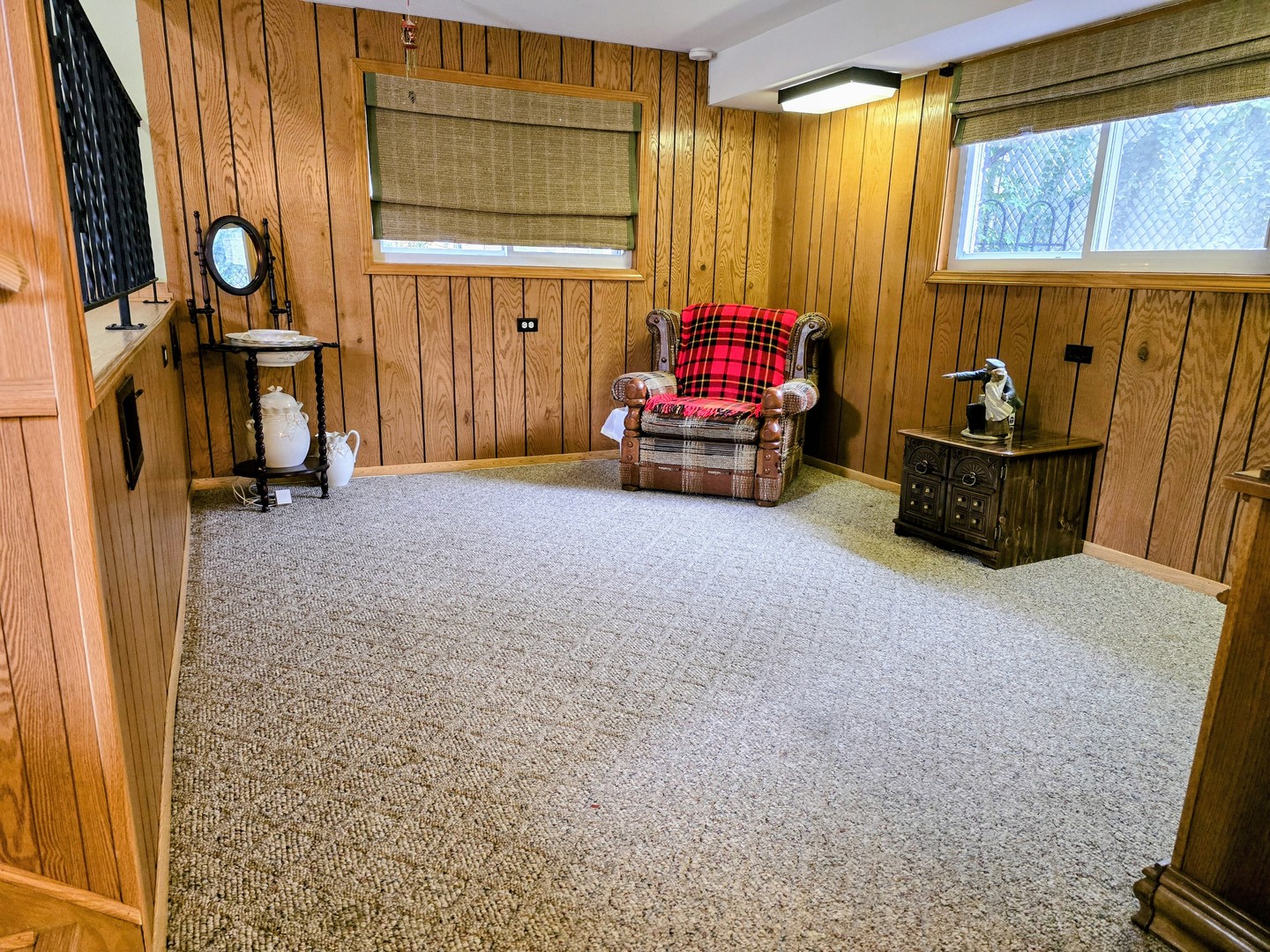 14431 Tripp Avenue Midlothian, IL 60445 - Photo 6 of 14 a view of a room with furniture and a window
