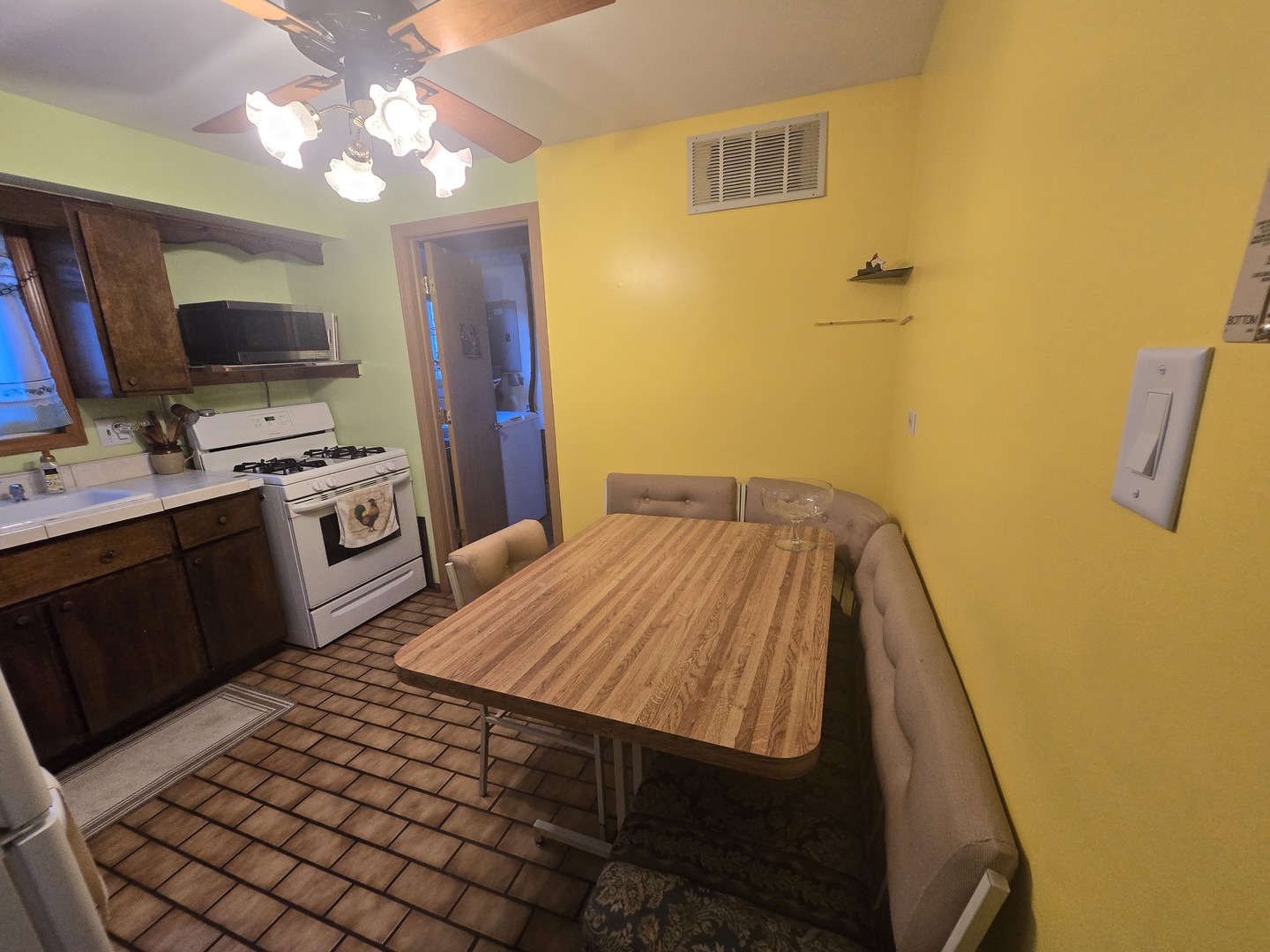 14431 Tripp Avenue Midlothian, IL 60445 - Photo 7 of 14 a bed room with a bed and a television