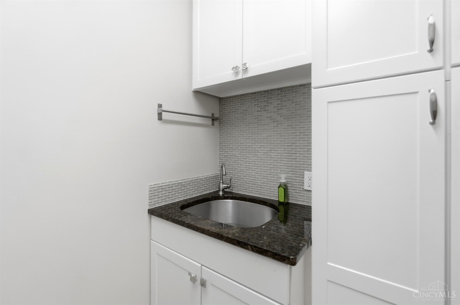 655 Hyacinth Road Cincinnati, OH 45245 - Photo 21 of 79 Gallery Image 21