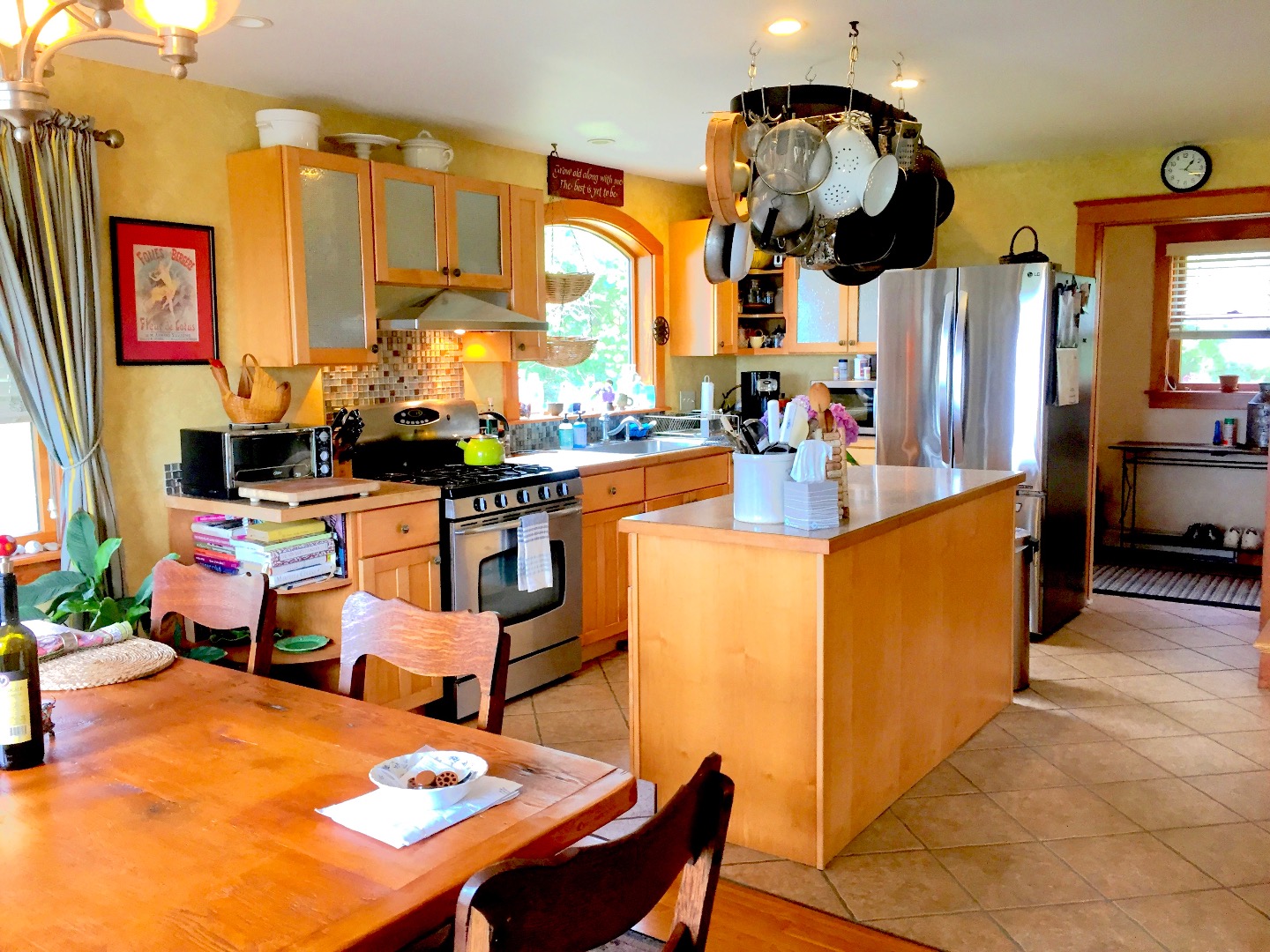 4 Raymonds Way Aquinnah, MA 02535 - Photo 8 of 20 a dining room filled with furniture and wooden floor