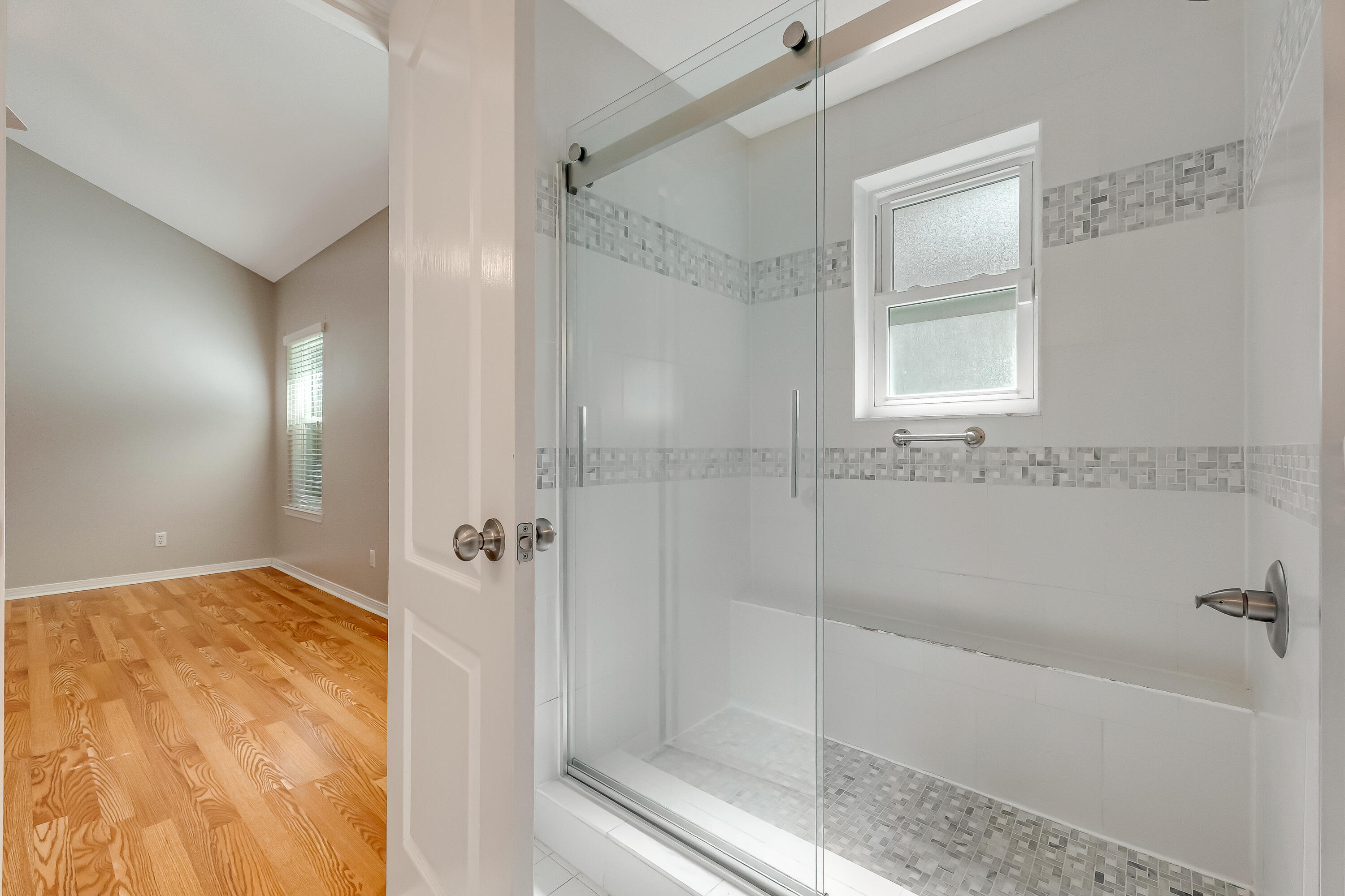 901 Shalimar Cove Shalimar, FL 32579 - Photo 39 of 63 a bathroom with a bathtub and shower