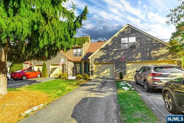 $2,300 | 44 G Manchester Lane, Unit G, West Milford, NJ 07480