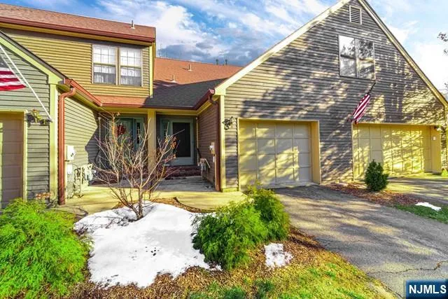 $2,300 | 44 G Manchester Lane, Unit G, West Milford, NJ 07480