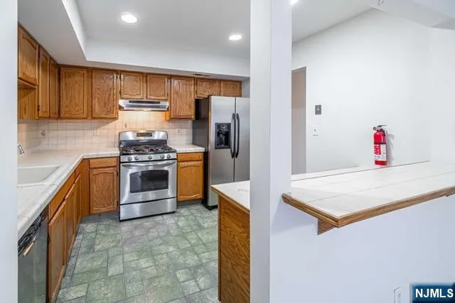 $2,300 | 44 G Manchester Lane, Unit G, West Milford, NJ 07480