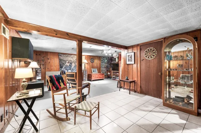 a view of entryway with livingroom