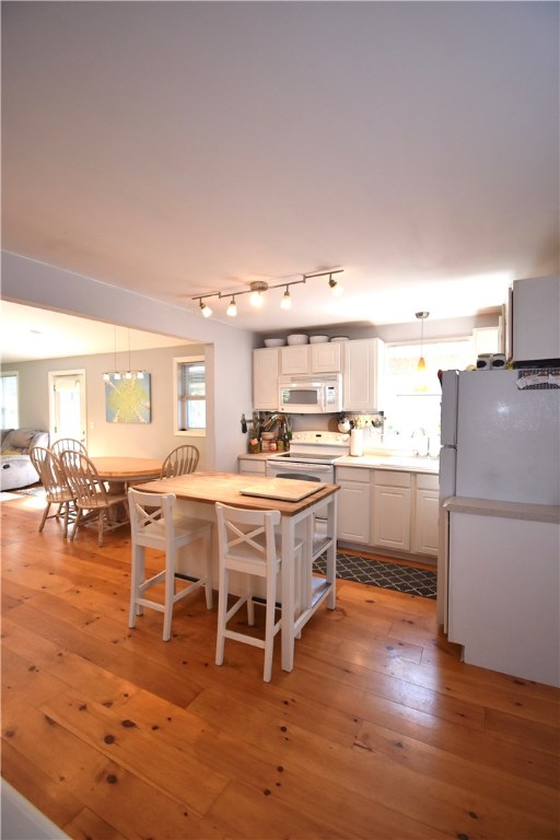 14 Terrace Avenue Warren, RI 02885 - Photo 9 of 23 Gallery Image 9