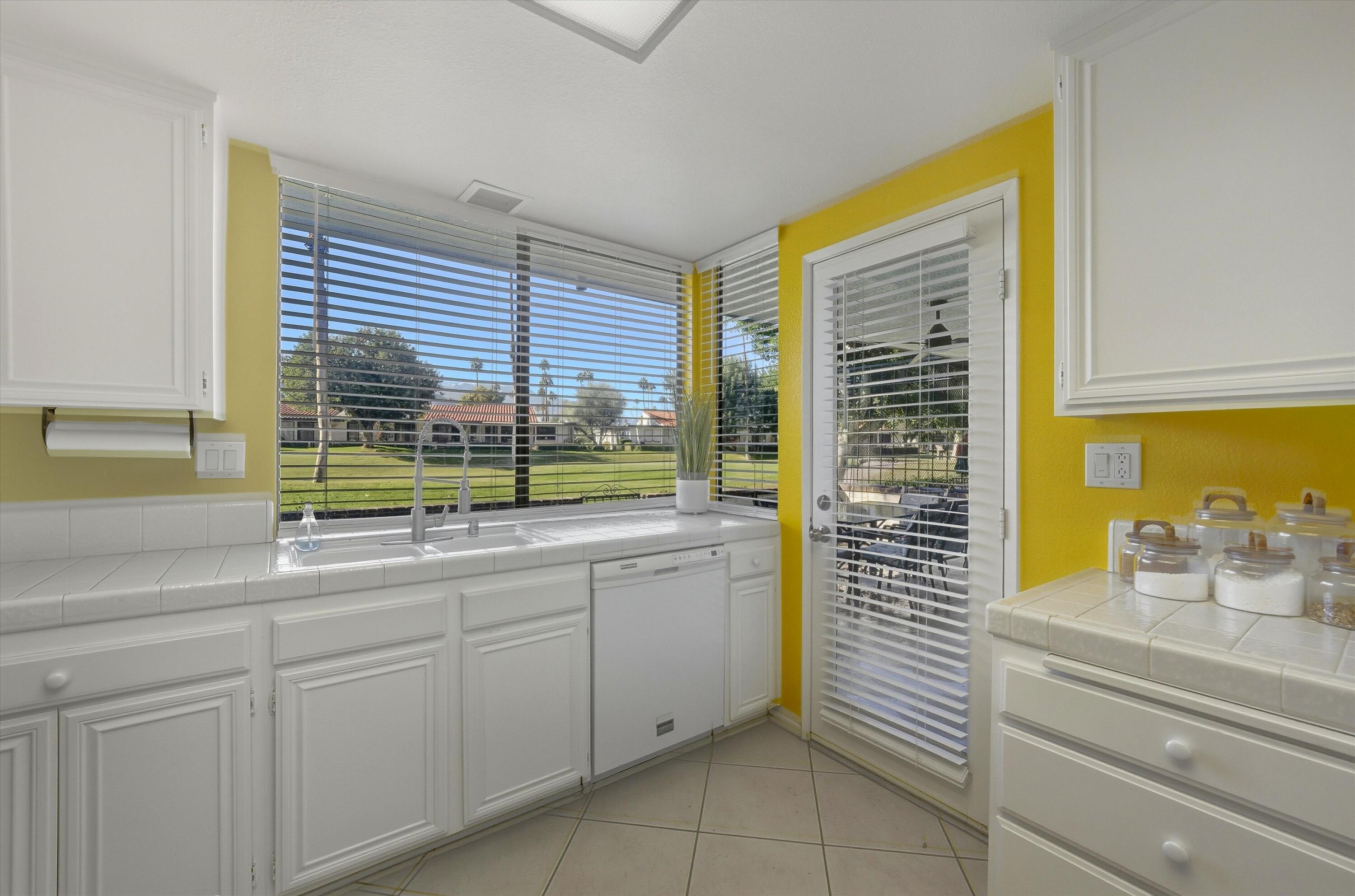 25 Torremolinos Drive Rancho Mirage, CA 92270 - Photo 11 of 20 17-107997145