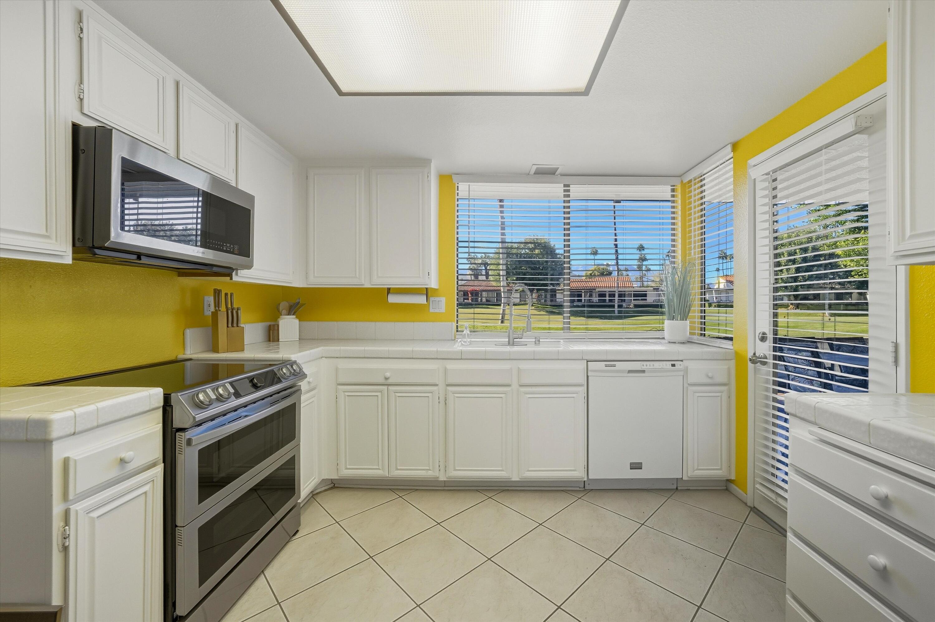 25 Torremolinos Drive Rancho Mirage, CA 92270 - Photo 10 of 20 16-107997140