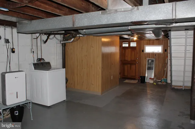 a view of a storage & utility room