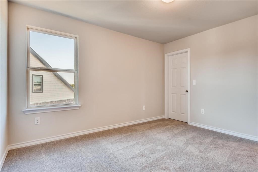 11608 Roxburgh Pass Austin, TX 78754 - Photo 9 of 12 an empty room with windows and closet