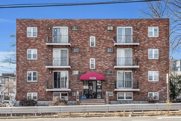 $2,600 | 1129 North Shore Road, Unit 3D, Revere, MA 02151